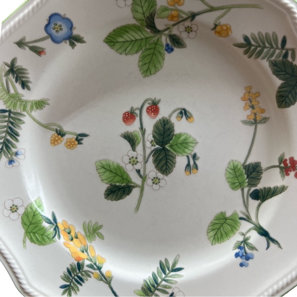 Mikasa Summer Essence 8" Salad Plate Newport, Yellow, Blue, Red Flowers - Picture 3 of 4
